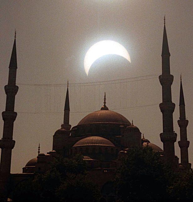 Moon eclipse 2019 Muslims to say special prayers | Salat Al-Khusuf 1 A solar eclipse over the Blue Mosque in Istanbul on August 11, 1999